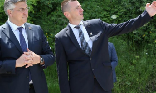 Drugi pišu: Više pažnje raznim pitanjima  Redigirana Rezolucija i bošnjačka mobilizacija