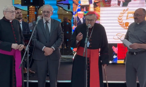 VIDEO Kardinal Vinko Puljić zapjevao poznatu pjesmu i poslao dirljivu poruku o majčinskoj ljubavi