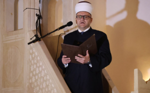 Ovim se, praktično, traži uvođenje šerijata kojeg, prema mišljenju mostarske Islamske zajednice, treba prihvatiti i država