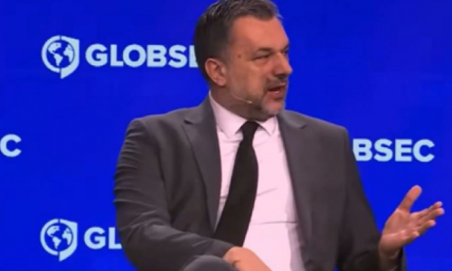 Zašto “Crna kravata” gura prst u oko Hrvatima?