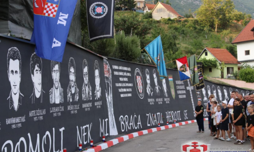 VIDEO PROZOR-RAMA: Rumboci podigli 63 metra dug mural poginulim braniteljima