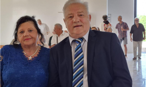 Stigli u Bosansku Posavinu iz Australije za 50. godišnjicu braka Pejo i Melinda obnovili zavjete, a slavlje nastavili uz šargiju i violinu u rodnoj Komarici!