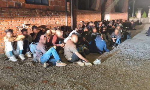 Na bh. granici zaustavljeno 96 osoba, hrvatska policija digla dronove