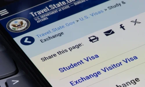 Blokirana Trumpova ograničenja trajanja viza za strane studente i novinare