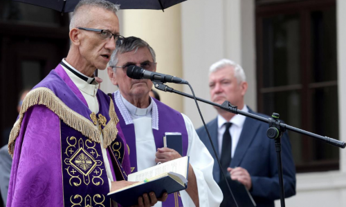 “IZBEZUMILI ME” Poznati svećenik povlači se iz župe: ‘Suočen sam s ozbiljnim prijetnjama i fizičkim napadima’