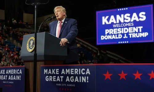 Trump: SAD će izgorjeti poput Francuske ako pobijede demokrati